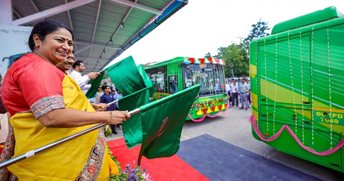 CM Rekha Gupta Unifies Delhi Bus Operations Under DTC to Improve Reliability and Network Efficiency