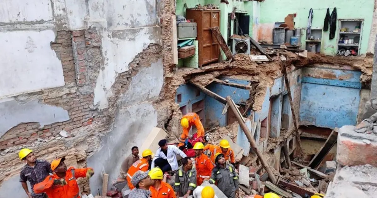 One Killed, Five Rescued After Two Houses Collapse In Varanasi
