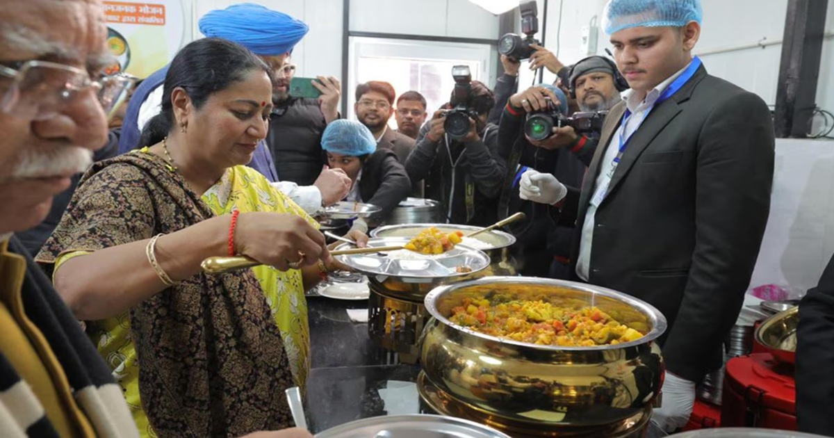 Rekha Gupta Govt to Launch 40 New Atal Canteens Outside Govt Hospitals; Nutritious Meals at Just ₹5
