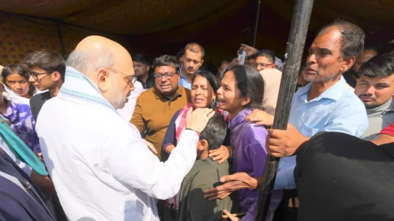 Amit Shah Reviews Ground Situation in Pahalgam After Deadly Terror Attack, NIA Joins Probe into Civilian Massacre