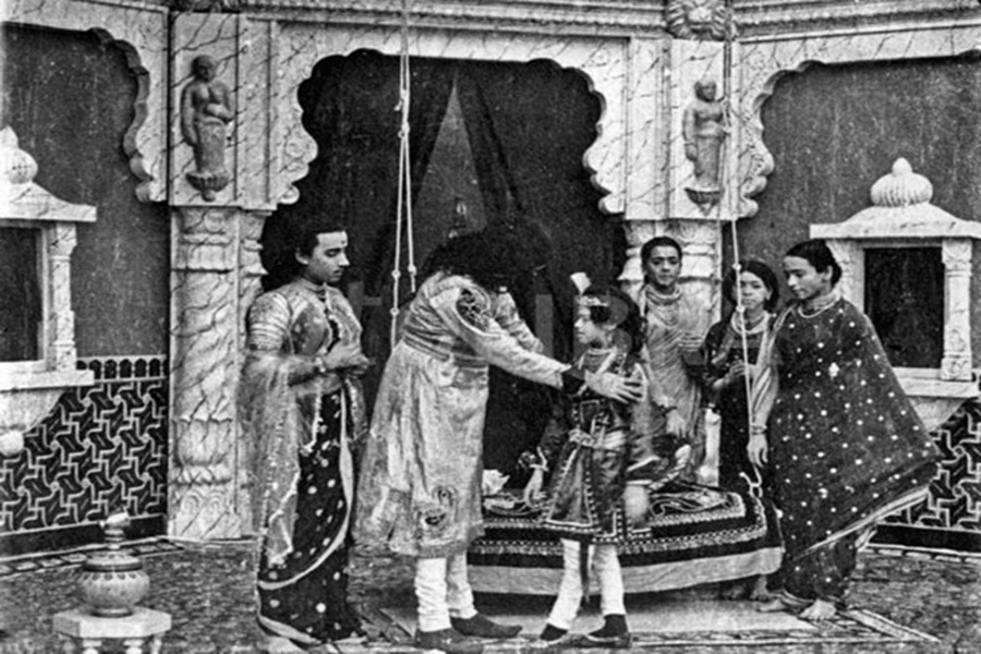 Raja Harishchandra Film: When No Women Were Ready to Play a Female Role, Know How Film Was Made 
