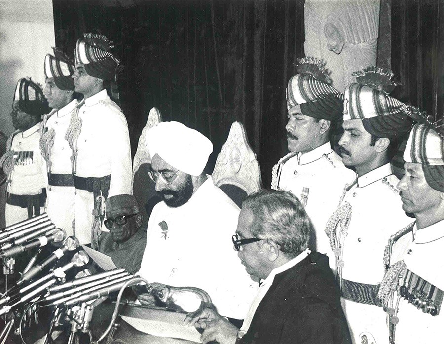 Giani Zail Singh taking oath 