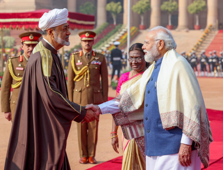 New Delhi, Dec 16 (ANI): Prime Minister Narendra Modi greets Sultan of Oman Haitham Bin Tarik during the ceremonial reception, as President Droupadi Murmu looks on, at Rashtrapati Bhavan, in New Delhi on Saturday. (ANI Photo)