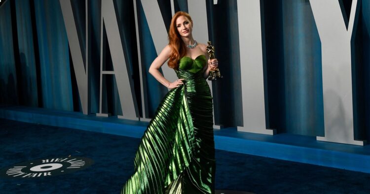 Jessica Chastain Apologizes to Fans: Won't Play Evelyn Hugo in Upcoming Movie