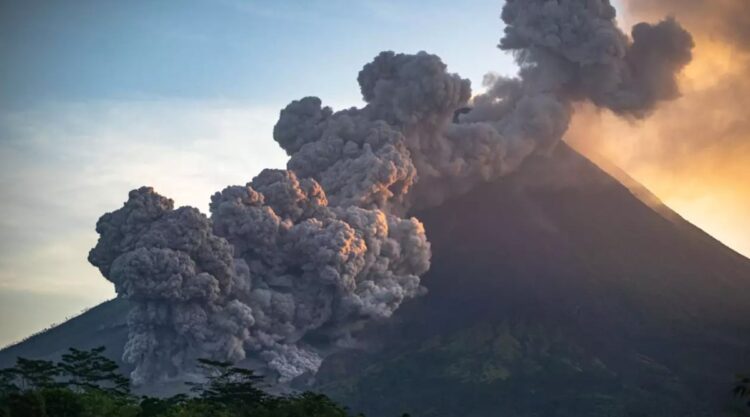 Mount Merapi Eruption, 11 Dead, 12 Missing