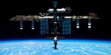Russia and NASA Extend ISS Partnership until 2025