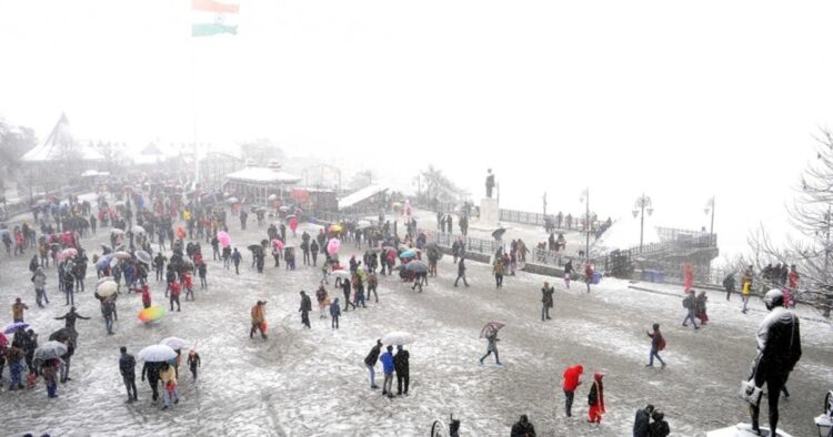 Tourists Flock to Shimla for Year-End Festivities, Disappointed by Lack of Snowfall