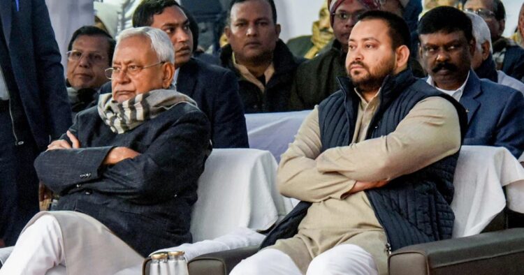 Bihar Political Crisis: JD(U) Leaders Rush to Nitish Kumar's Home