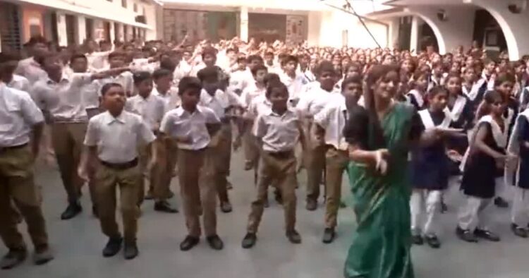 Nagpur School Students Dance to Ram Bhajans Ahead of Ram Mandir Ceremony – Watch Video