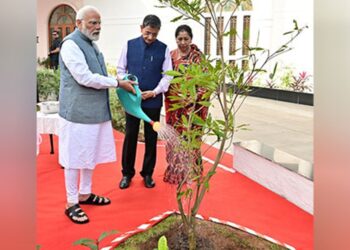 PM Modi and TN Governor Ravi Plant Rudraksha Saplings at Raj Bhavan