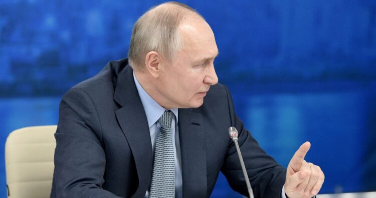 Putin Accuses Ukraine of Shooting Down Plane – Uncertain If Intentional or Mistaken