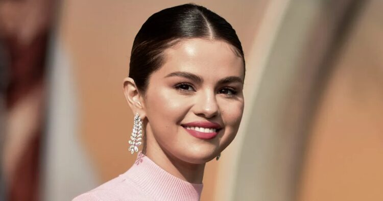 Selena Gomez Considers Acting Career, Potentially Retiring from Music; Twitter Buzzes