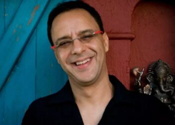 Vidhu Vinod Chopra Wins Best Director at 69th Filmfare Awards for '12th Fail'