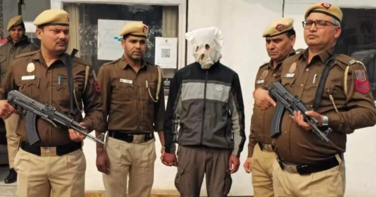 New Delhi Railway Station Police have arrested one of the main accused of a recently found terror module in Kupwara. Notably, the accused has been identified as Riyaz Ahmed.