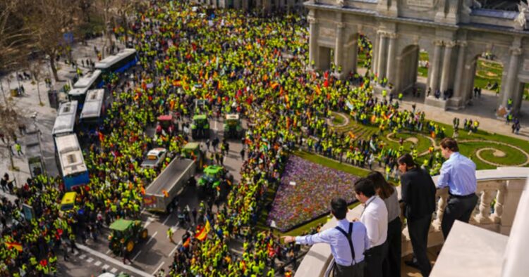 European Farmers Rally at EU Headquarters in Powerful Display of Protest