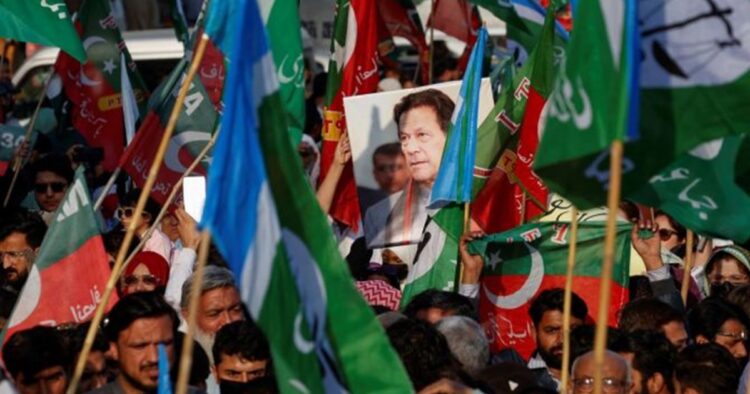 Imran Khan-Backed Independents Lead in Pakistan Vote Tally