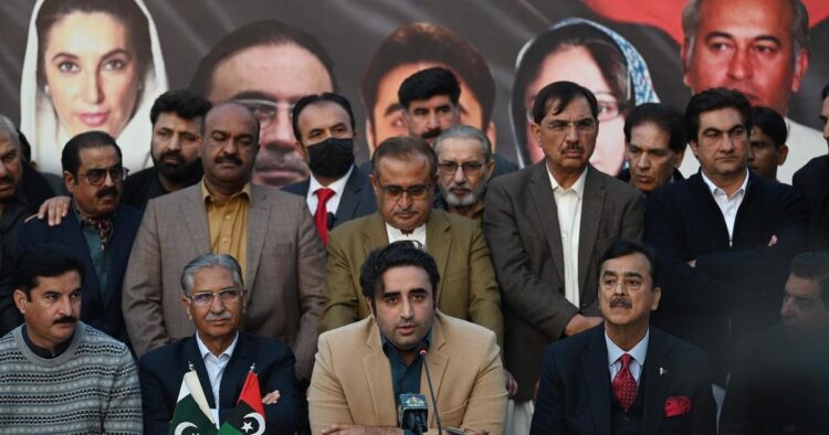 Pakistan's PPP and PML-N Forge New Coalition Government Agreement