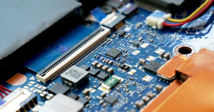 Bharat Emerges as Key Semiconductor Player: Rs 2.50 Lakh Cr Investment Proposals Received, Says Union Minister