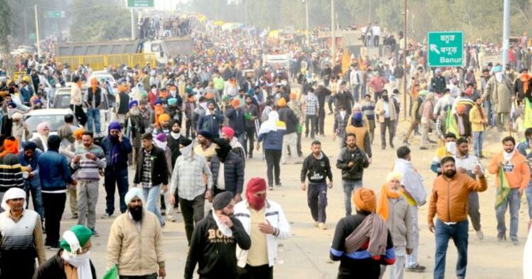 Shambhu Border Standoff: Day 4 of Farmers' Protest Marked by Tear Gas Shelling and Stone Pelting