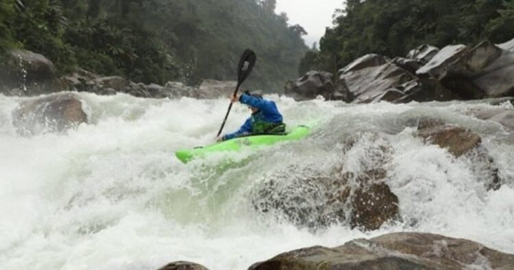 Thrilling kayaking event on fast-flowing Tawangchu River attracts global tourists to Arunachal
