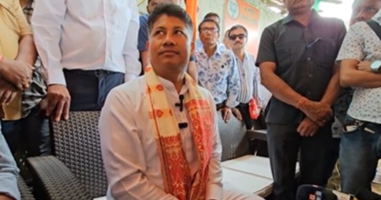 Minister Pijush Hazarika expressed confidence in the BJP’s electoral prospects while launching a scathing attack against Congress. Speaking at a media briefing in Sivasagar, Hazarika reiterated his belief in Tapan Gogoi’s forthcoming victory by a significant margin of 2.5 lakh votes in the upcoming Lok Sabha elections.