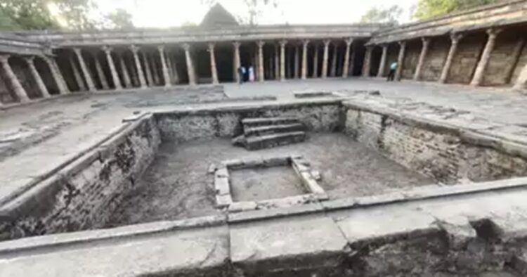 On Tuesday a team of the Archaeological Survey of India (ASI) arrived at the Bhojshala Complex in Dhar to continue the survey for the fifth consecutive day.