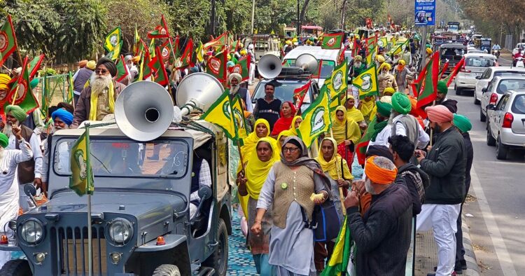 Farmers Set to Resume Delhi Chalo March Today; Increased Security at Railway Stations and Bus Terminals