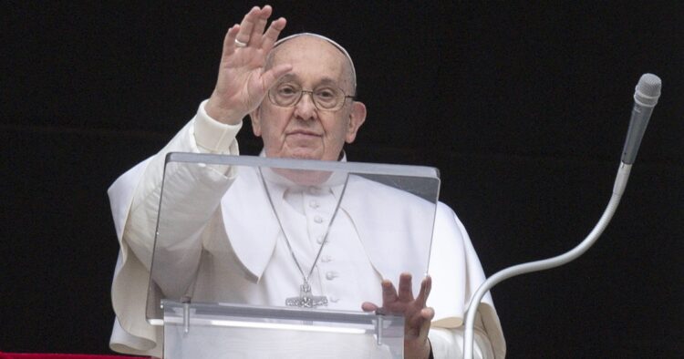 Pope's Call for Ukraine Negotiations Sparks Controversy: Advocates 'Courage of the White Flag'