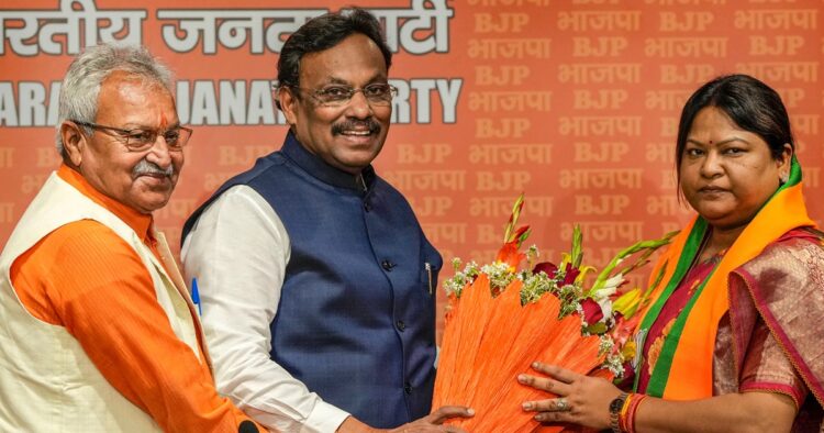 Lok Sabha Elections 2024: Hemant Soren's sister-in-law Sita Soren joins BJP After his Arrest