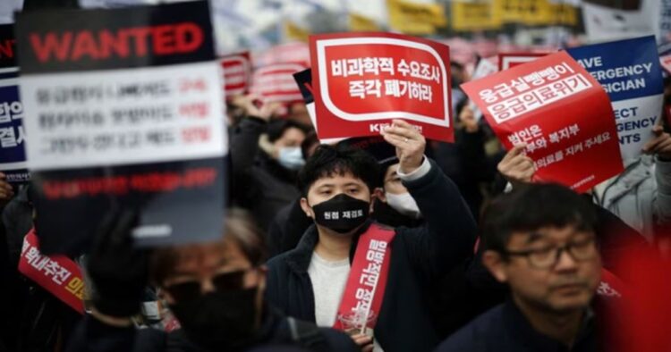 South Korea Initiates Process to Suspend Licenses of 5,000 Trainee Doctors