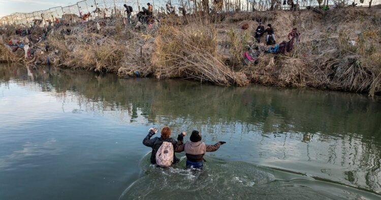 Texas Border Reacts: Supreme Court Allows Strict Immigration Law Enforcement, Stirring Anticipation and Anger