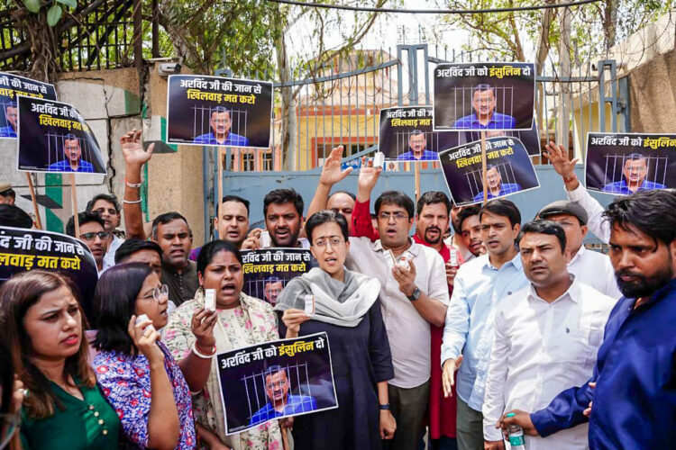 New Delhi, Apr 21 : AAP leader Atishi with party workers carrying insulin injections stage a protest emphasising Tihar jail administration to ensure Delhi CM Arvind Kejriwal's access to insulin, emphasising the critical nature of the Delhi CM's medical condition, at gate number 4 of Tihar Jail in New Delhi on Sunday.