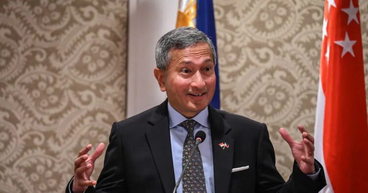 Singapore's Bharatiya-origin Foreign Minister Vivian Balakrishnan and many members of Parliament have received extortion letters which consisted of fake photos of themselves in obscene circumstances.