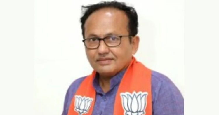 The Bharatiya Janata Party (BJP) has won the Surat Lok Sabha constituency without facing any opposition. The cancellation of Congress candidate Nilesh Kumbhani’s nomination, along with the withdrawal of seven independent candidates has effectively cleared the path for BJP’s Mukesh Dalal to claim the prestigious constituency.