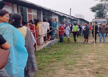 On Monday a voter turnout of 73.05 % was recorded till 3 pm in repolling at 11 polling stations in the Inner Manipur Lok Sabha constituency.
