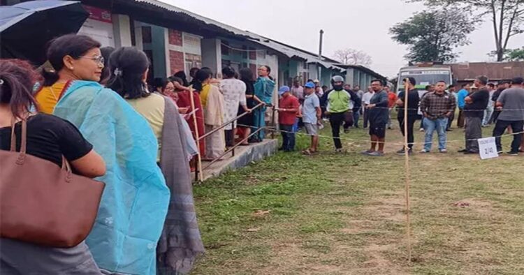 On Monday a voter turnout of 73.05 % was recorded till 3 pm in repolling at 11 polling stations in the Inner Manipur Lok Sabha constituency.