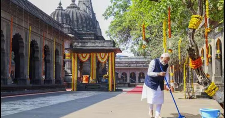 After Prime Minister Narendra Modi visited Kalaram Temple at Nashik, several leaders are likely to visit the historic place and perform Ganga aarti.