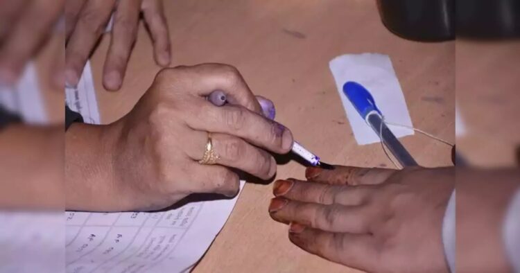 As the second phase of Lok Sabha elections 2024 kicked off across 13 States and Union territories in Bharat today, a remarkable scene took place at a polling booth in Manipur’s Ukhrul. Despite her 94 years, an elderly woman made her way to the polling station early in the morning, showcasing unwavering dedication to her democratic duty. The Outer Manipur constituency, encompassing 13 Assembly segments, is actively engaging in the electoral exercise today.