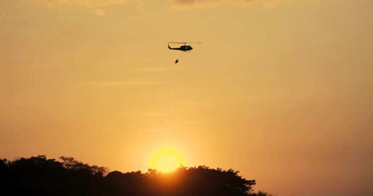 IAF Chopper Utilizes Bhimtal Lake Water for Uttarakhand Firefight; CM's Haldwani Meeting Awaited | Watch Now