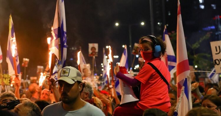 Thousands Rally Against Netanyahu Government: Calls for Change Amidst Security Concerns