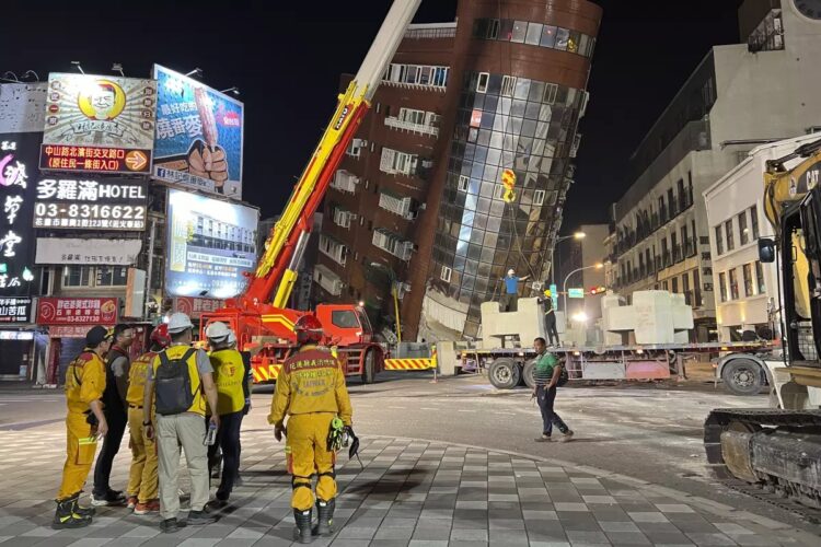 Hundreds stranded after deadly 7.4 magnitude quake hits Taiwan