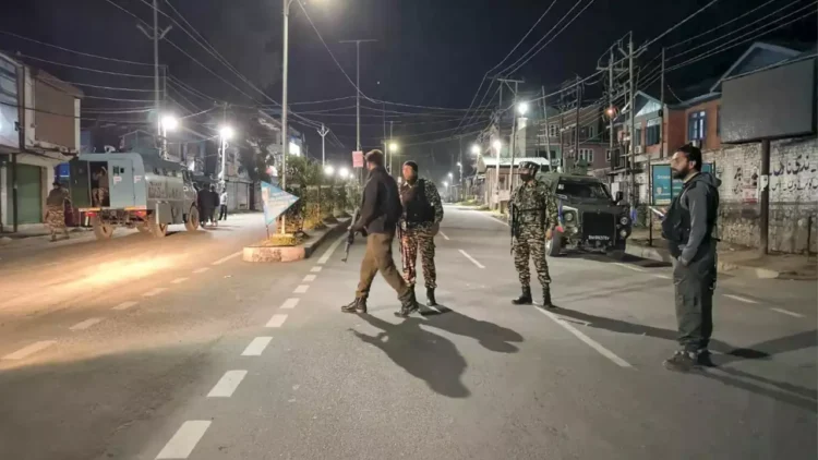 Terrorists opened fire on a tourist couple in South Jammu & Kashmir’s Anantnag this evening. Both the tourists are stable now after being treated at the hospital for their injuries. However, the man has suffered severe injuries, according to the media reports.