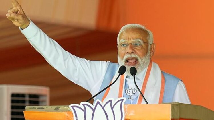 PM Modi's Piercing Rebuke: 'Mulayam Singh Blessed Me' - Sharp Critique of SP, Congress in UP Rally