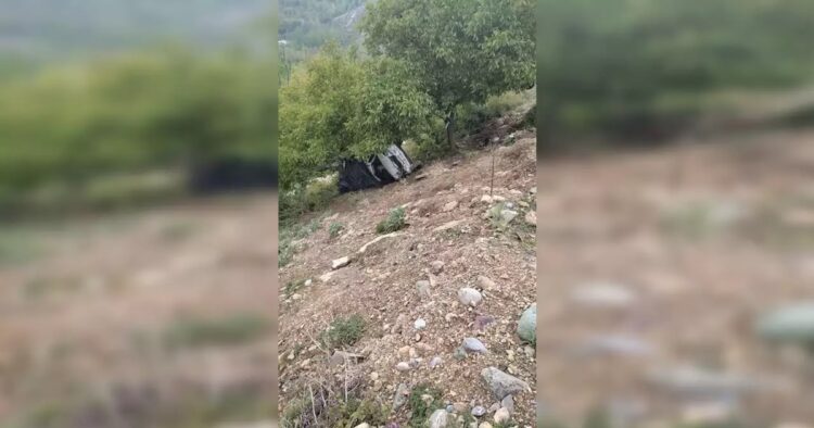 An Indian Army vehicle met with an accident in South Kashmir’s Dooru area in Anantnag district, resulting in the death of one jawan and injuries to nine others.