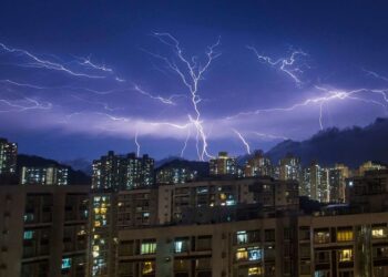 Hong Kong Endures Nearly 10,000 Lightning Strikes Overnight: Weather Chaos Ensues