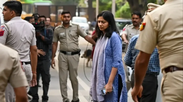 A team of Delhi Police has arrived at Chief Minister Arvind Kejriwal’s residence in the national capital. A team of Delhi Police including Additional DCP Anjitha Chepyala, SHO Civil Lines arrives at the residence of Delhi CM Arvind Kejriwal in connection with the AAP MP Swati Maliwal assault case.