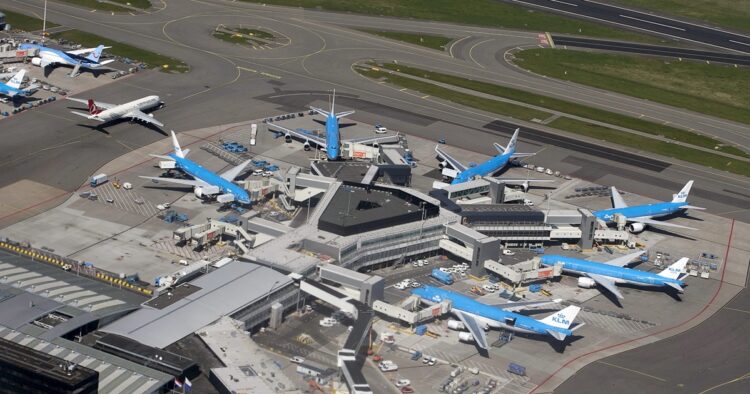 Netherlands to ban loudest night flights at Schiphol airport