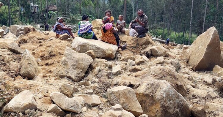 Around 2000 people feared buried in Papua New Guinea landslide