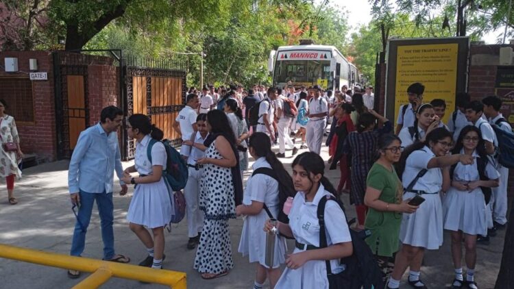 Delhi School receive bomb threat