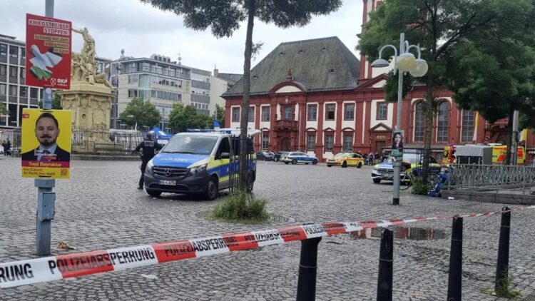 Knife Attack Injures Several, Including Far-Right Activist, in Mannheim, Germany